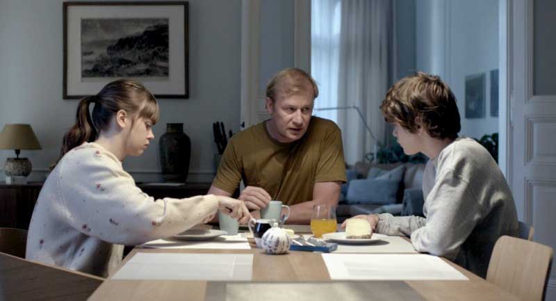 Rodinný film vyhrál v Tokiu Cenu za nejlepší umělecký přínos. Rodinný film vyhrál v Tokiu Cenu za nejlepší umělecký přínos.