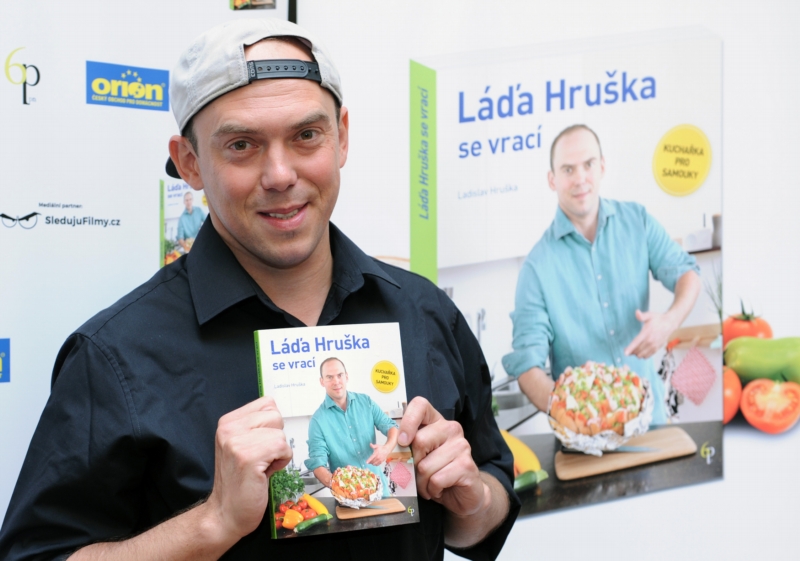 Kuchařka Ládi Hrušky s názvem Vaříme s Láďou Hruškou se stala nejprodávanějším titulem roku 2014. Kuchařka Ládi Hrušky s názvem Vaříme s Láďou Hruškou se stala nejprodávanějším titulem roku 2014.