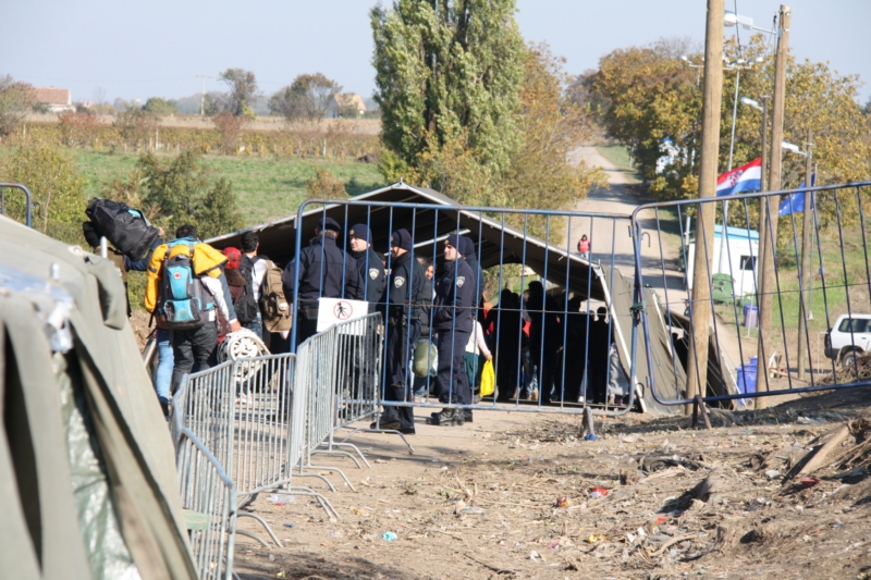 Chorvatsko v noci na 3. listopadu začalo uzavírat hraniční přechod se Srbskem Berkasovo-Bapska.