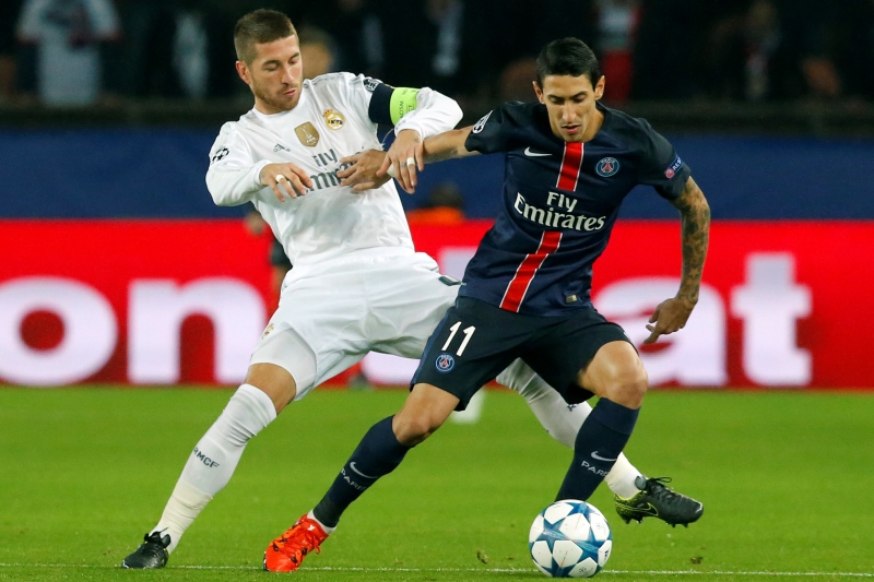 Ángel Di María (vpravo) v souboji se svým bývalým spoluhráčem Sergiem Ramosem z Realu Madrid. Ángel Di María (vpravo) v souboji se svým bývalým spoluhráčem Sergiem Ramosem z Realu Madrid.