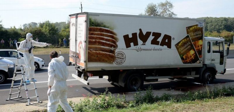 Auto, ve kterém bylo nalezeno 71 mrtvých migrantů. Auto, ve kterém bylo nalezeno 71 mrtvých migrantů.