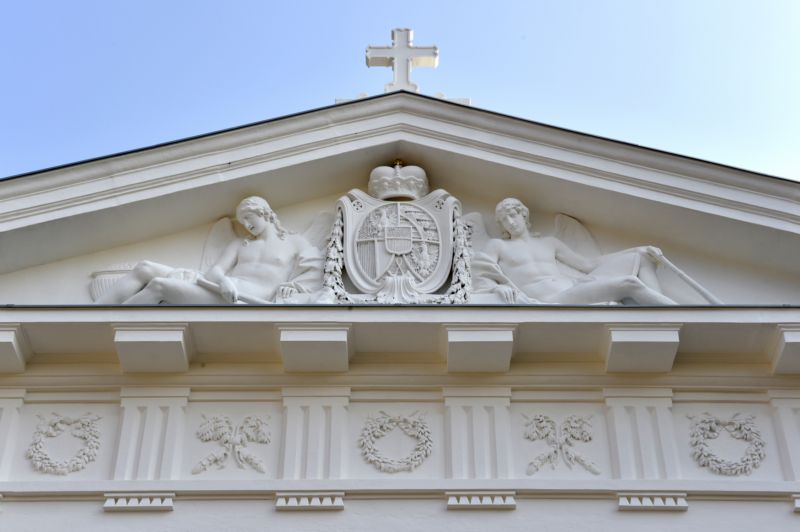 Na snímku je lichtenštejnský znak v portálu. Na snímku je lichtenštejnský znak v portálu.