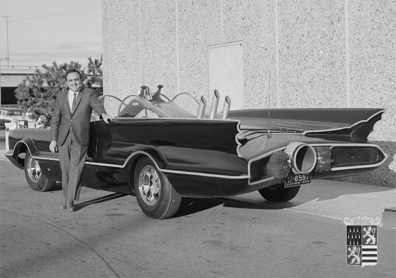 Designer a konstruktér George Barris s Batmobilem. Designer a konstruktér George Barris s Batmobilem.
