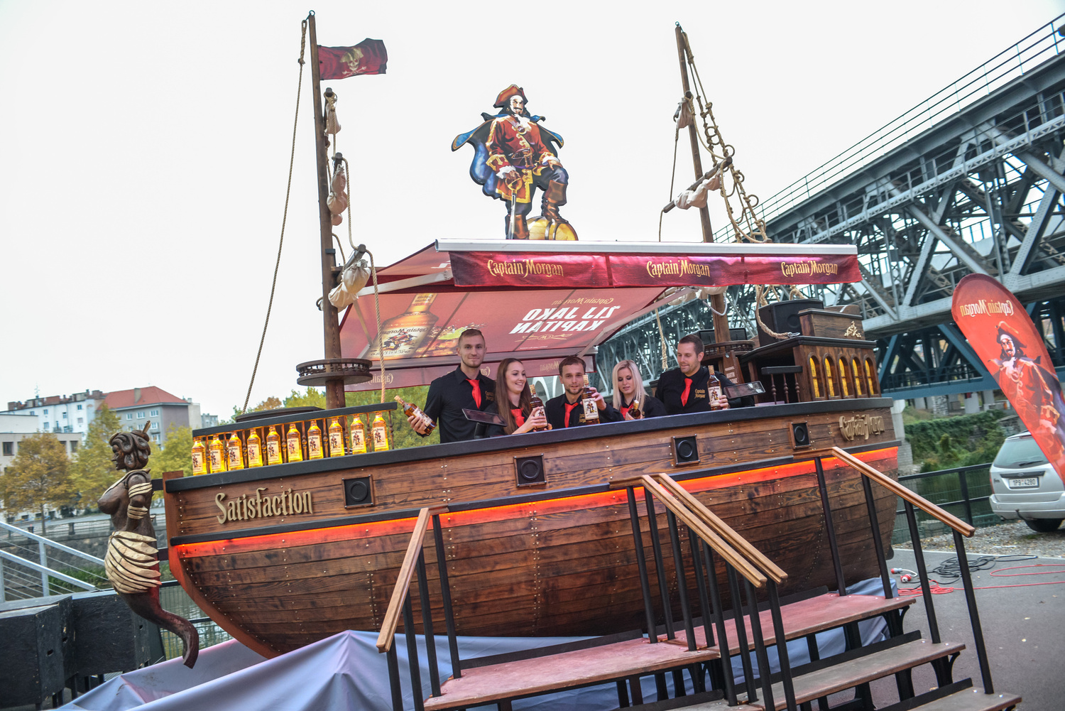 Loď Captain Morgan.