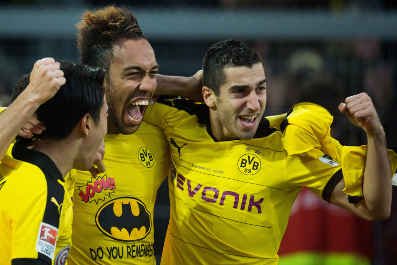 Slavící fotbalisté Borussie Dortmund.