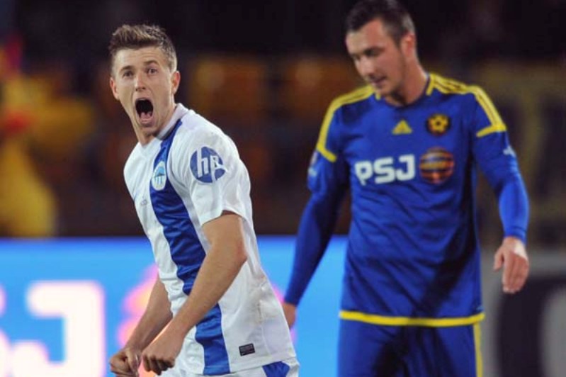 Lukáš Bartošák při gólové oslavě v Jihlavě.