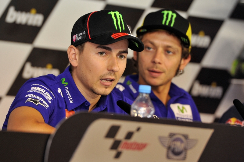 Jorge Lorenzo a Valentino Rossi, dva kohouti v jednom týmu.