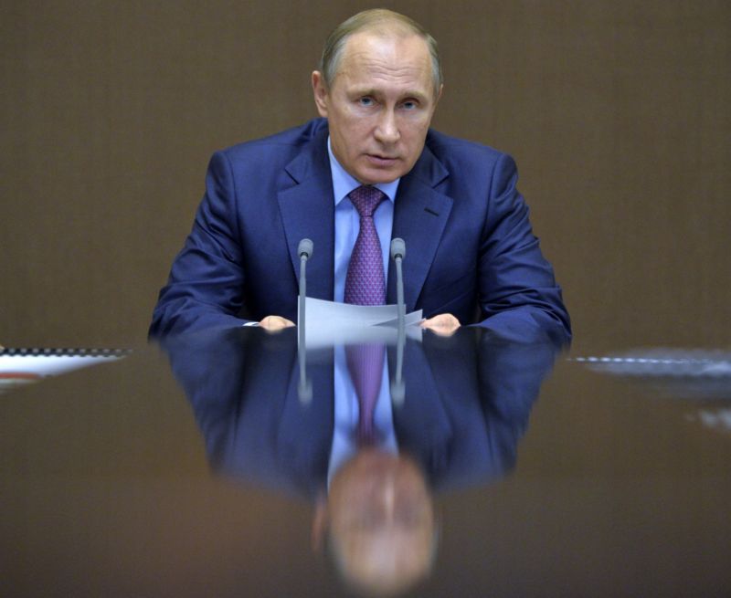 Vladimir Putin na jednání o rozvoji ruských ozbrojených sil.