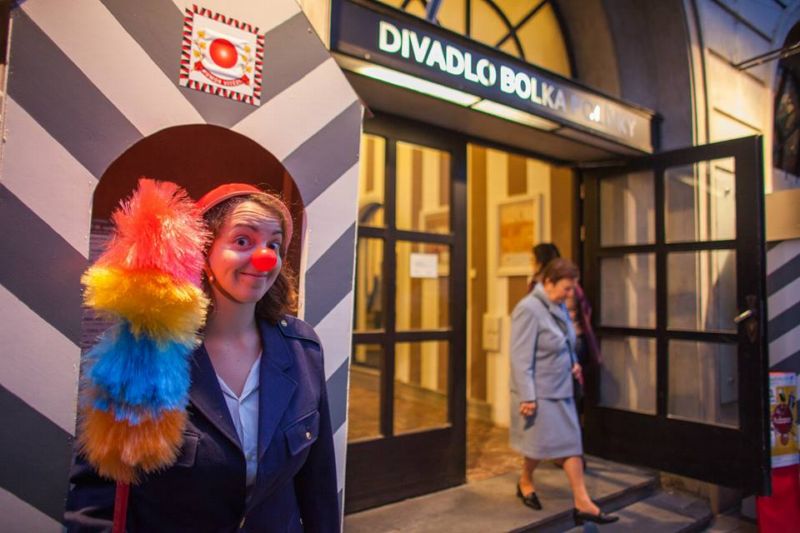 V Divadle Bolka Polívky zažijí návštěvníci prohlídku s příběhem a polívkou.