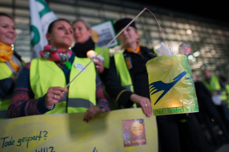 Protestní akce Lufthansy způsobila zrušení 933 letů.