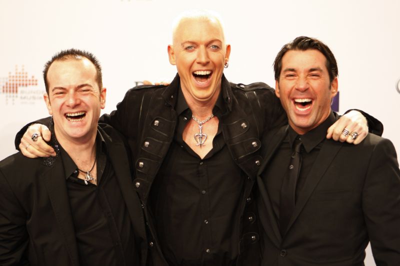 Skupina Scooter. Uprostřed zpěvák a frontman H.P. Baxxter. Skupina Scooter. Uprostřed zpěvák a frontman H.P. Baxxter.
