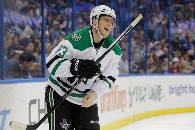Aleš Hemský se v hokejové NHL zasloužil gólem a dvěma asistencemi o výhru Dallasu 6:3 nad Winnipegem a byl vyhlášen druhou hvězdou zápasu. 