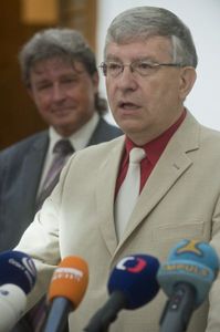 Návrh na částku 1200 Kč dal Miroslav Opálka.