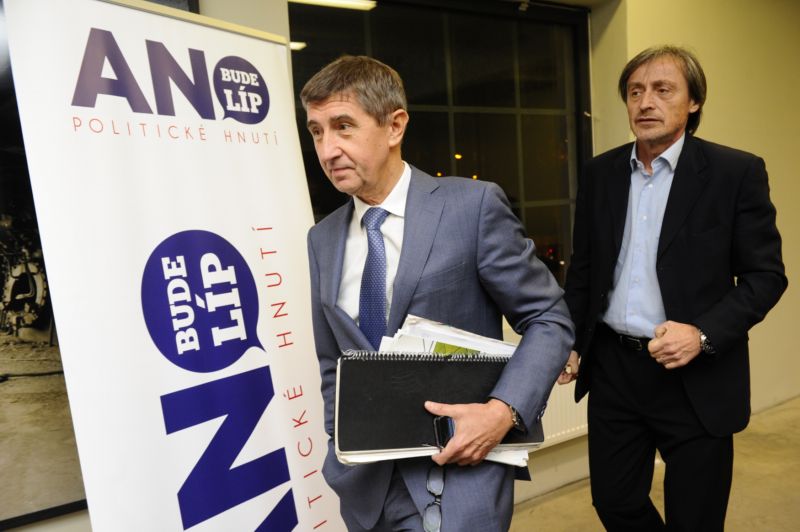 Andrej Babiš, ministr financí a Martin Stropnický, ministr obrany. Andrej Babiš, ministr financí a Martin Stropnický, ministr obrany.