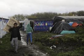 Uprchlický tábor v Calais.