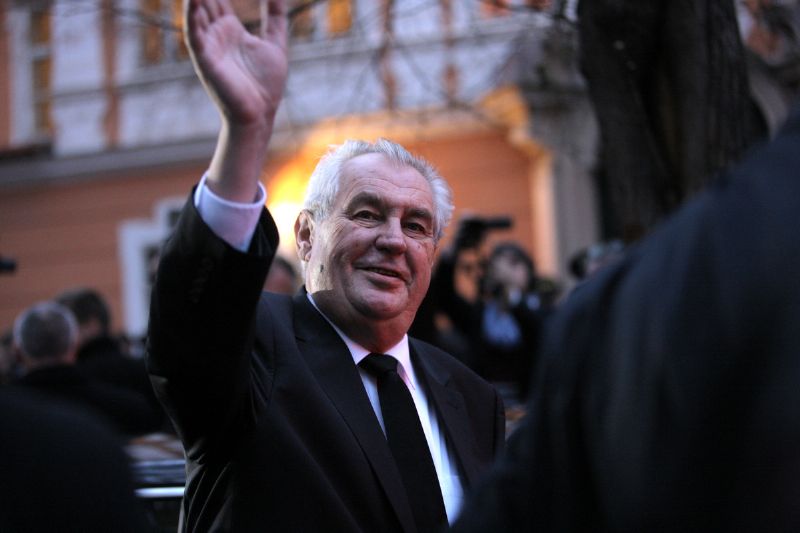 Prezident Zeman uctil památku obětí útoku v Paříži.