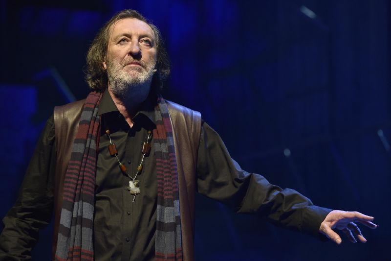 Bolek Polívka při vystoupení tragédie Král Lear od Shakespeara.