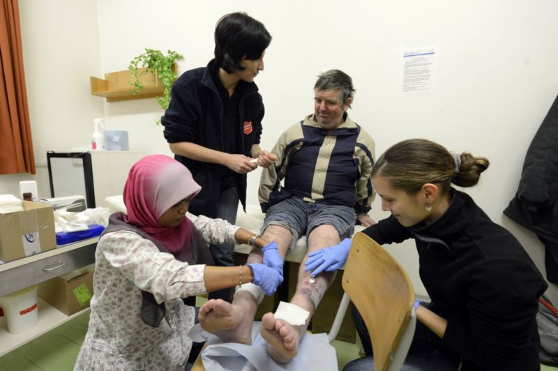 Zimní noclehárna pro pražské bezdomovce na pražském Žižkově, Středisko pomoci Vackov. Je to společný humanitární projekt firmy Jablotron a partnerů z neziskové oblasti, Naděje, Armády spásy a Arcidiecézní charity Praha. Zimní noclehárna pro pražské bezdomovce na pražském Žižkově, Středisko pomoci Vackov. Je to společný humanitární projekt firmy Jablotron a partnerů z neziskové oblasti, Naděje, Armády spásy a Arcidiecézní charity Praha.