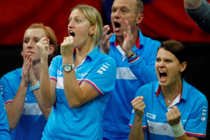 Petra Kvitová (vlevo) s Lucií Šafářovou.
