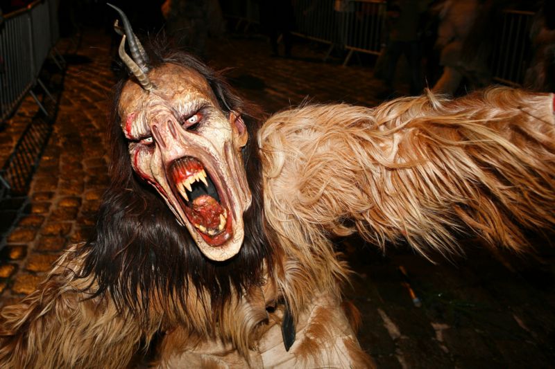 Krampusové jsou horská strašidla, která se objevují hlavně v období Adventu. Tato tradice vznikla v rakouských Alpách.