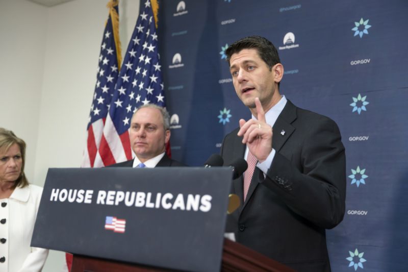Republikáni v USA usilují o přerušení programu přijímaní uprchlíků. Vpravo Paul Ryan. Republikáni v USA usilují o přerušení programu přijímaní uprchlíků. Vpravo Paul Ryan.