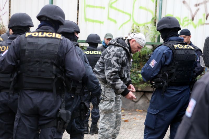 Policie zadržela ozbrojené demonstranty.