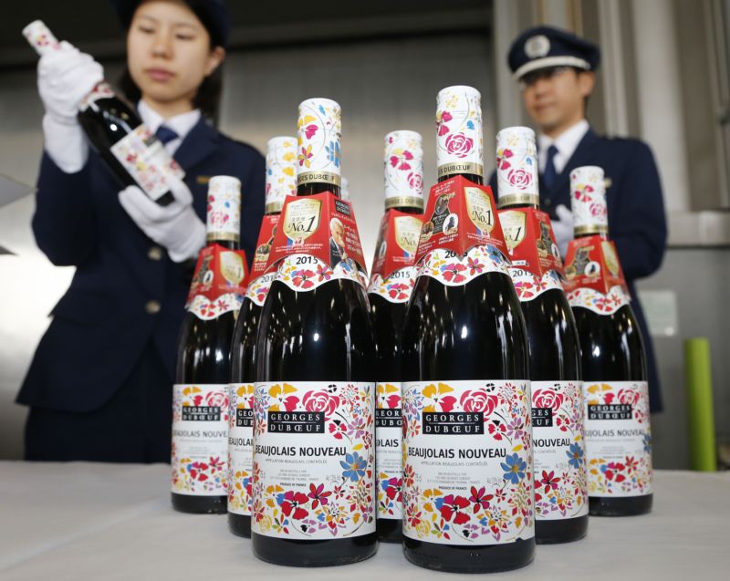Mladé víno zvané beaujolais se vyznačuje ovocnou a svěží chutí.