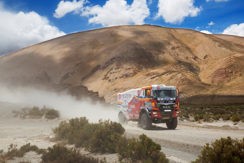 Netradičně vysoký počet českých účastníků se představí na blížící se Rallye Dakar. 