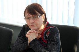 Ombudsmanka Anna Šabatová obhajuje práva policistů, kteří jsou nuceni kvůli personálnímu podstavu pracovat nad rámec povinností.