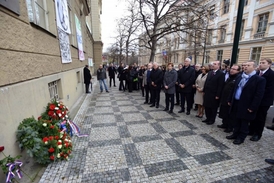Při vzpomínce zazněla studentská hymna Gaudeamus igitur, všichni se tam ale nedostali.
