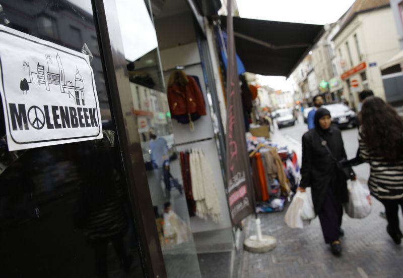 Někteří útočníci pařížského teroristického útoku údajně bydleli v bruselské čtvrti Molenbeek. Někteří útočníci pařížského teroristického útoku údajně bydleli v bruselské čtvrti Molenbeek.