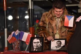 Snímek z inscenace Směšná interpretace, herec Tomáš Sýkora.