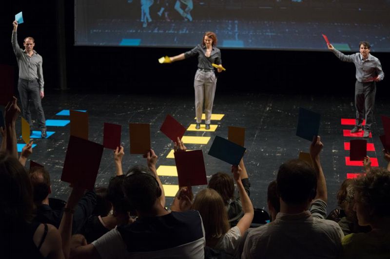 Snímek z inscenace Interrobang - Preenacting Europe / Evropa? Jaká bude? Snímek z inscenace Interrobang - Preenacting Europe / Evropa? Jaká bude?