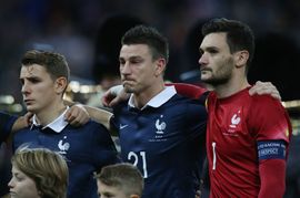 Francouzský stoper Arsenalu Laurent Koscielny stěží zadržoval slzy.