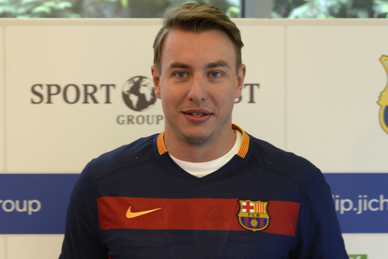 Házenkář Filip Jícha v dresu Barcelony.