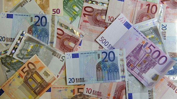 Během listopadu se podnikatelská aktivita v eurozóně rozrostla nejvíce od poloviny roku 2011.