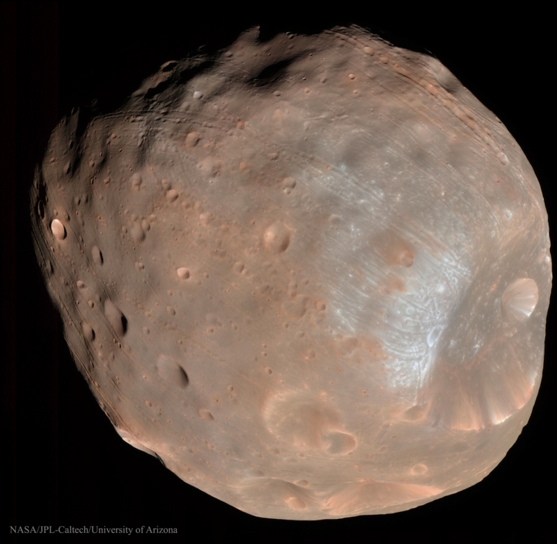 Phobos vypadá jako obří brambora.