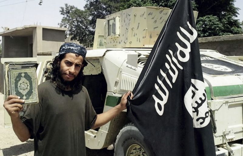 Abdelhamid Abaaoud, mozek teroristického útoku v Paříži, je jedním ze zabitých teroristů.