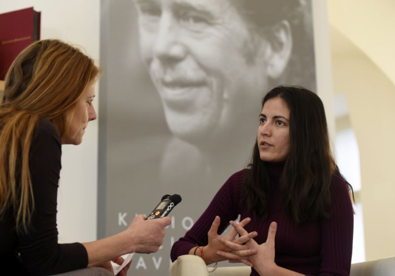 Rosa María Payá (vpravo) v Knihovně Václava Havla.