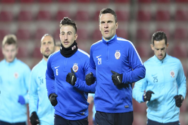 Zleva záložník Lukáš Vácha a útočník David Lafata 25. listopadu v Praze na tréninku Sparty před utkáním 5. kola skupiny K fotbalové Evropské ligy s týmem Asteras Tripolis.