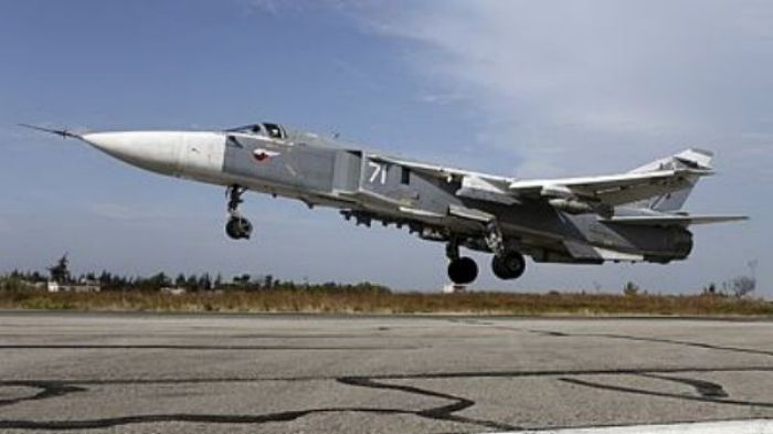 Bombardér Su-24.
