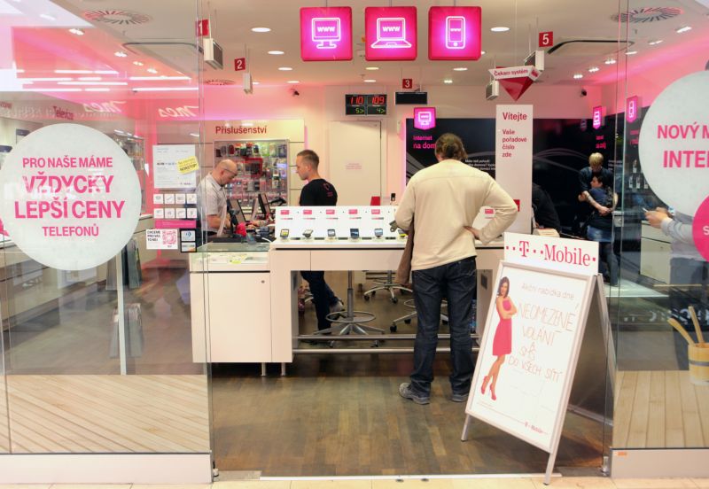 Vodafon a T-Mobile mají dohromady zaplatit téměř 12 milionů korun. Vodafon a T-Mobile mají dohromady zaplatit téměř 12 milionů korun.