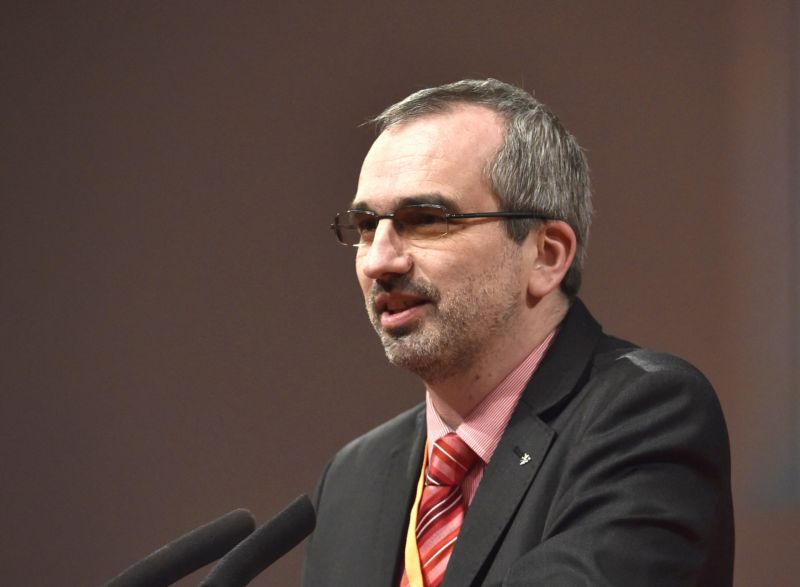 Předseda sněmovního výboru pro bezpečnost Roman Váňa. Předseda sněmovního výboru pro bezpečnost Roman Váňa.