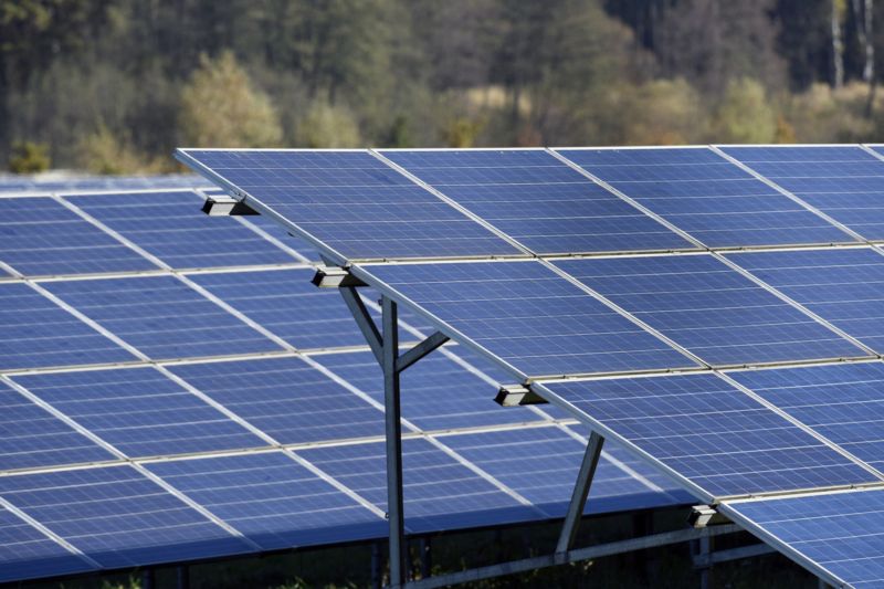 Solární panely jako jeden z obnovitelných zdrojů energie. Solární panely jako jeden z obnovitelných zdrojů energie.
