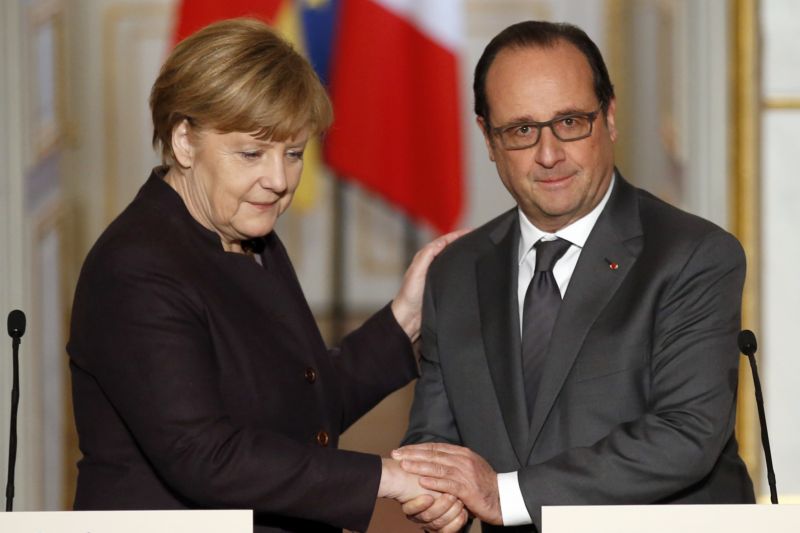 Velké přátelství. Merkelová s prezidentem Hollandem na summitu.