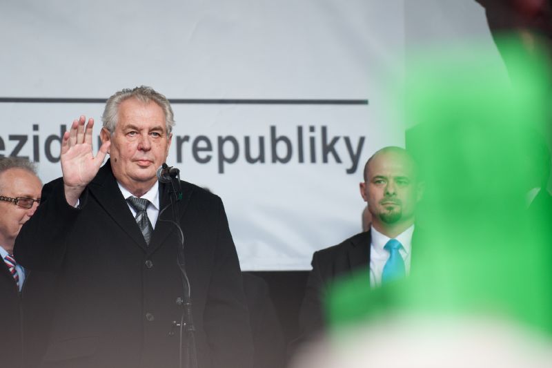 Miloš Zeman při demonstraci na Albertově 17. listopadu.
