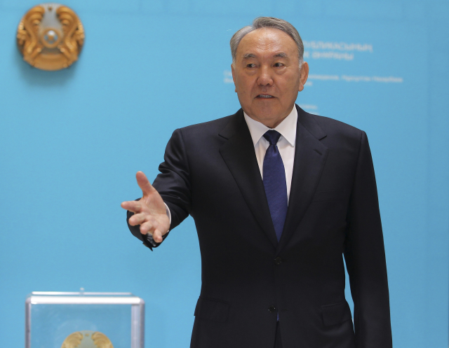 Kazašský prezident Nursultan Nazarbajev chce, aby země obnovily vztahy. Kazašský prezident Nursultan Nazarbajev chce, aby země obnovily vztahy.
