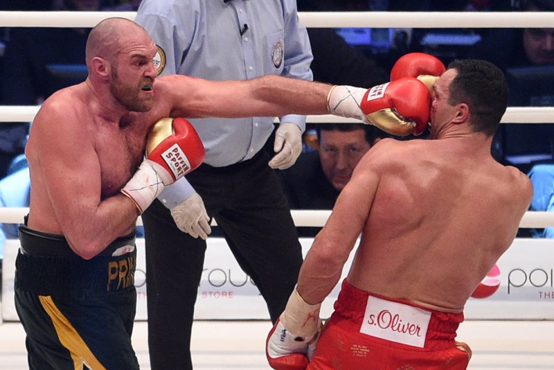 Tyson Fury zdolal Vladimira Klička a stal se novým šampionem těžké váhy.