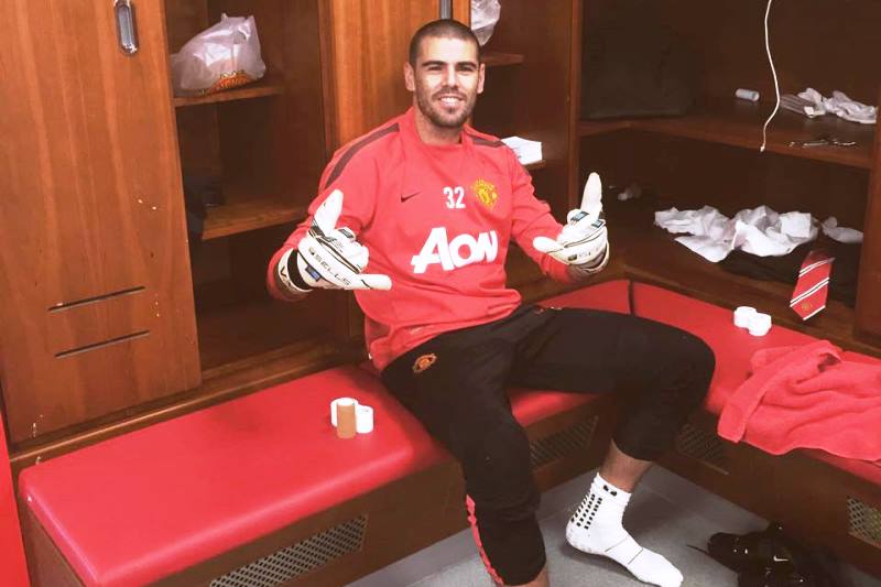 Nechtěná legenda. Victor Valdés má zapovězeno chodit i do šatny A-týmu.