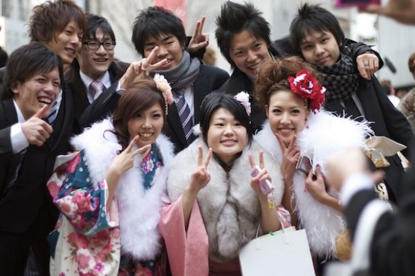 Mladí Japonci prý odmítají odpovědnost a žijí u rodičů. Mladí Japonci prý odmítají odpovědnost a žijí u rodičů.
